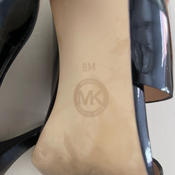 Mikael kors women’s sandals. - Picture 7 of 7